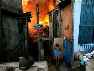 Первое место в категории Новости занял бразилец Дж.Ф. Диорио за снимок "Пожар в трущобах Бурако-Куэнте"